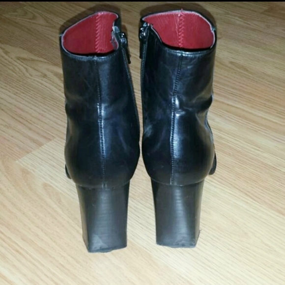 Banana Republic Sz 8 M Black Ankle Boots - Picture 3 of 5